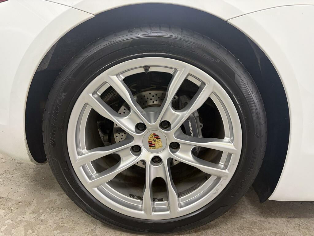 Porsche Cayman 981 Gt4 Euro 6 2-Door White #16