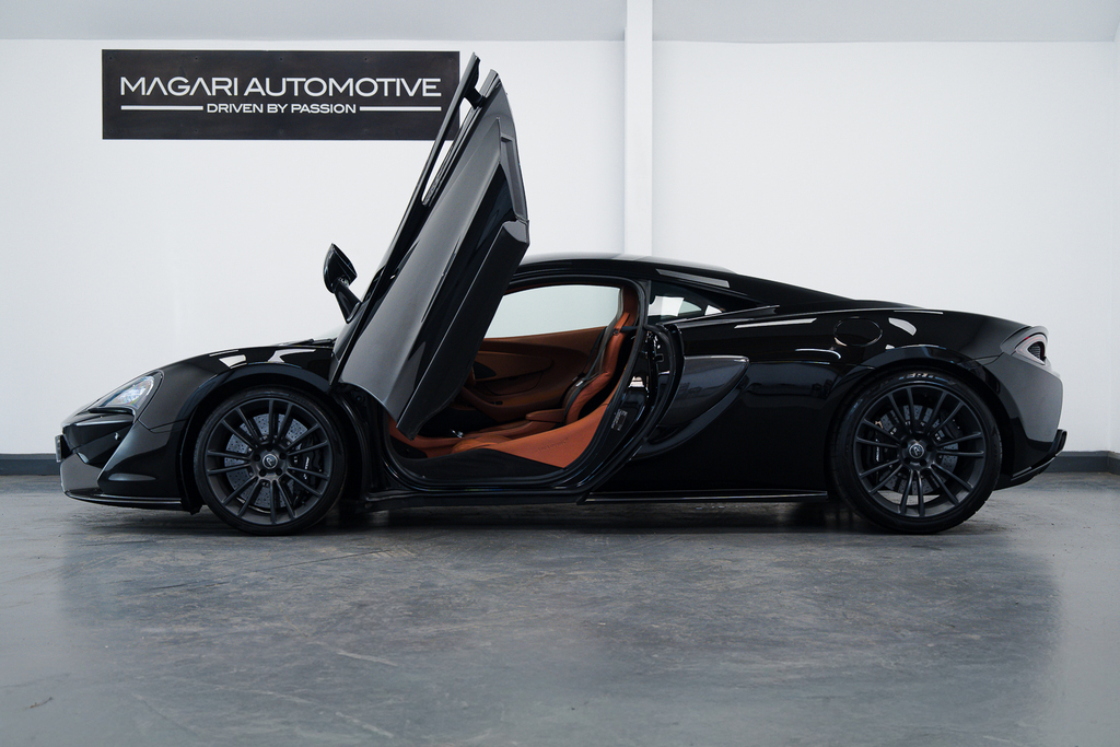 McLaren 570S  Black #20