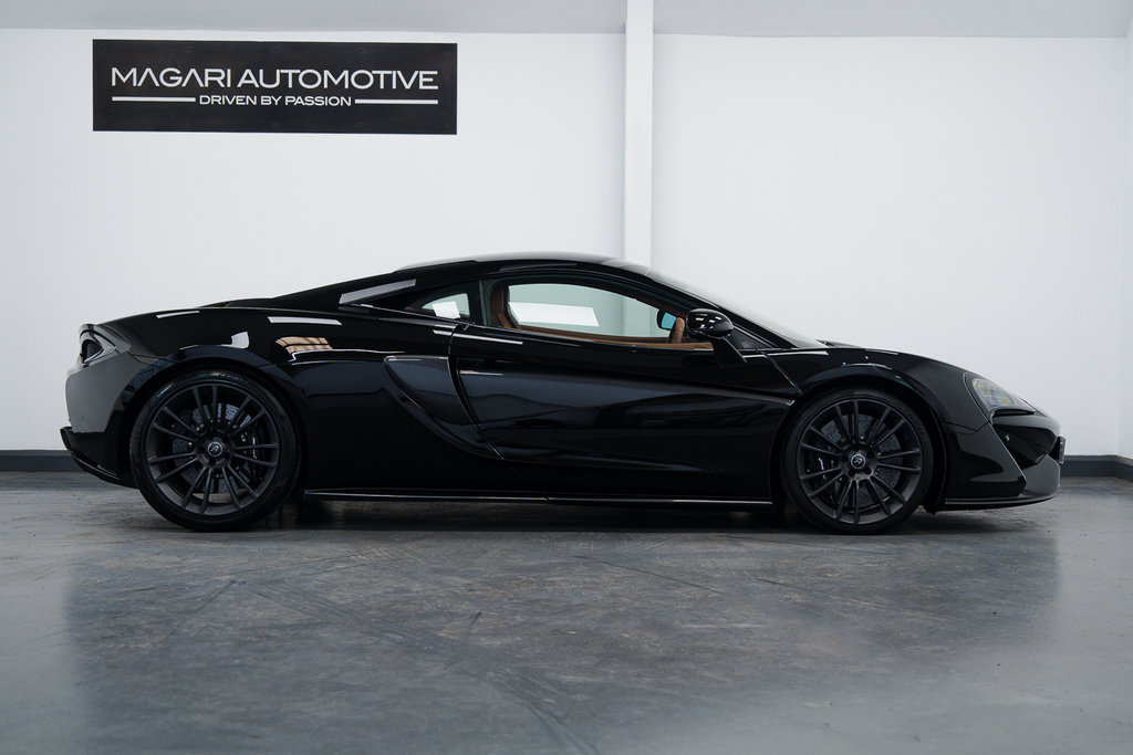 McLaren 570S  Black #10