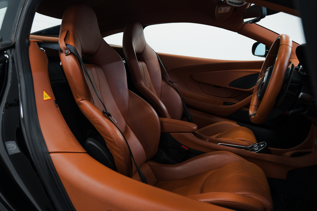 McLaren 570S  Black #46