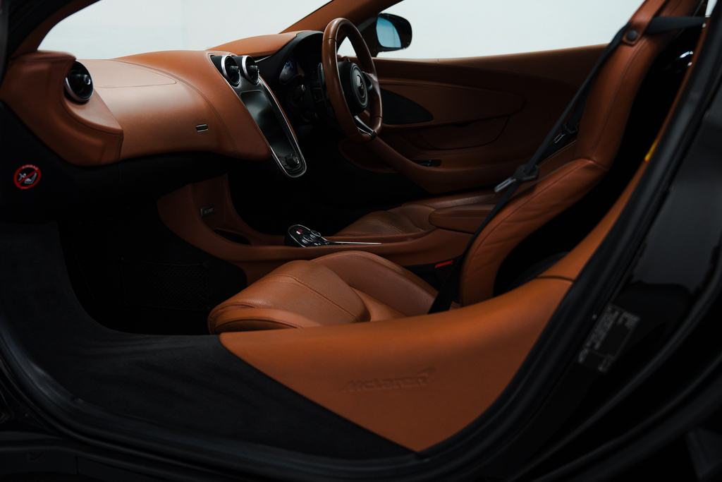 McLaren 570S  Black #44