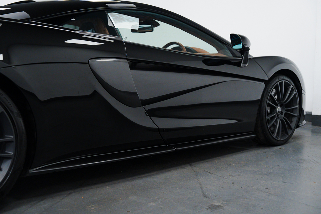 McLaren 570S  Black #27