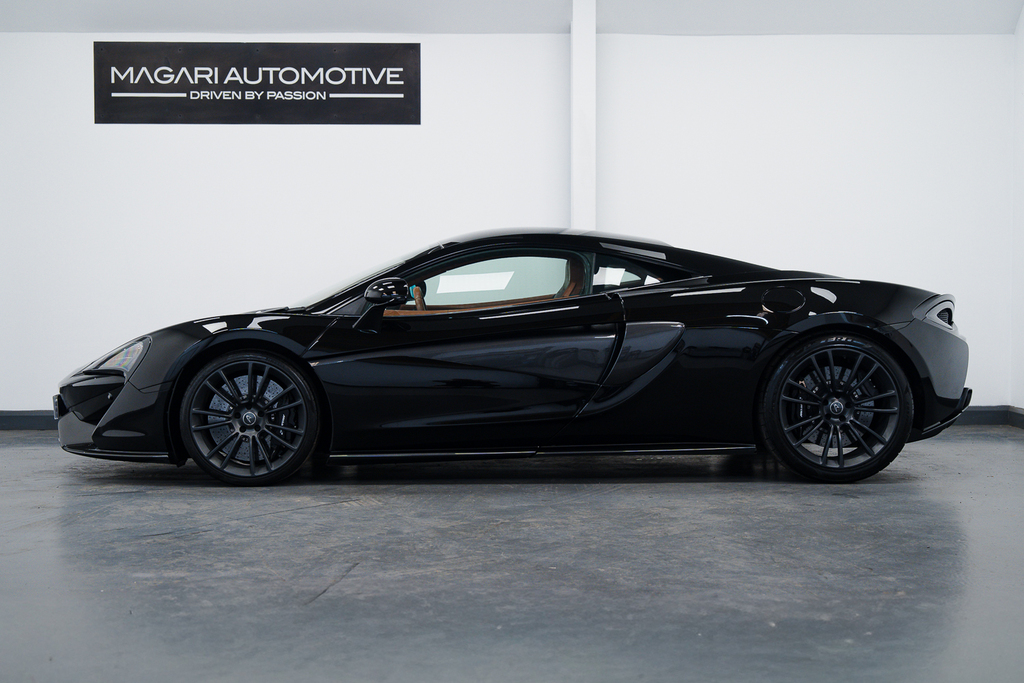 McLaren 570S  Black #19