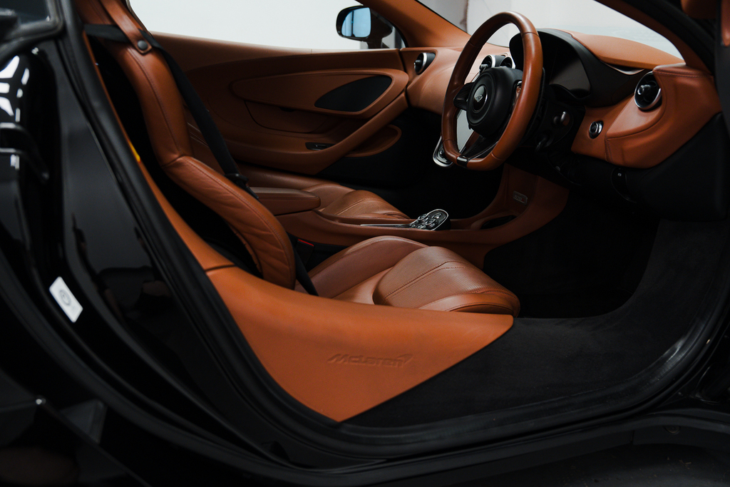 McLaren 570S  Black #37