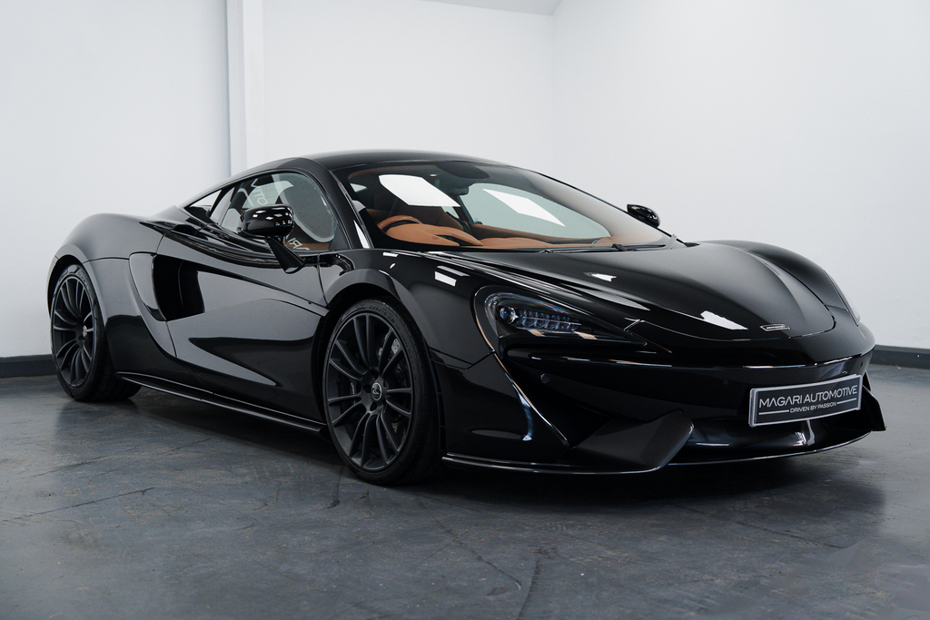 McLaren 570S  Black #8