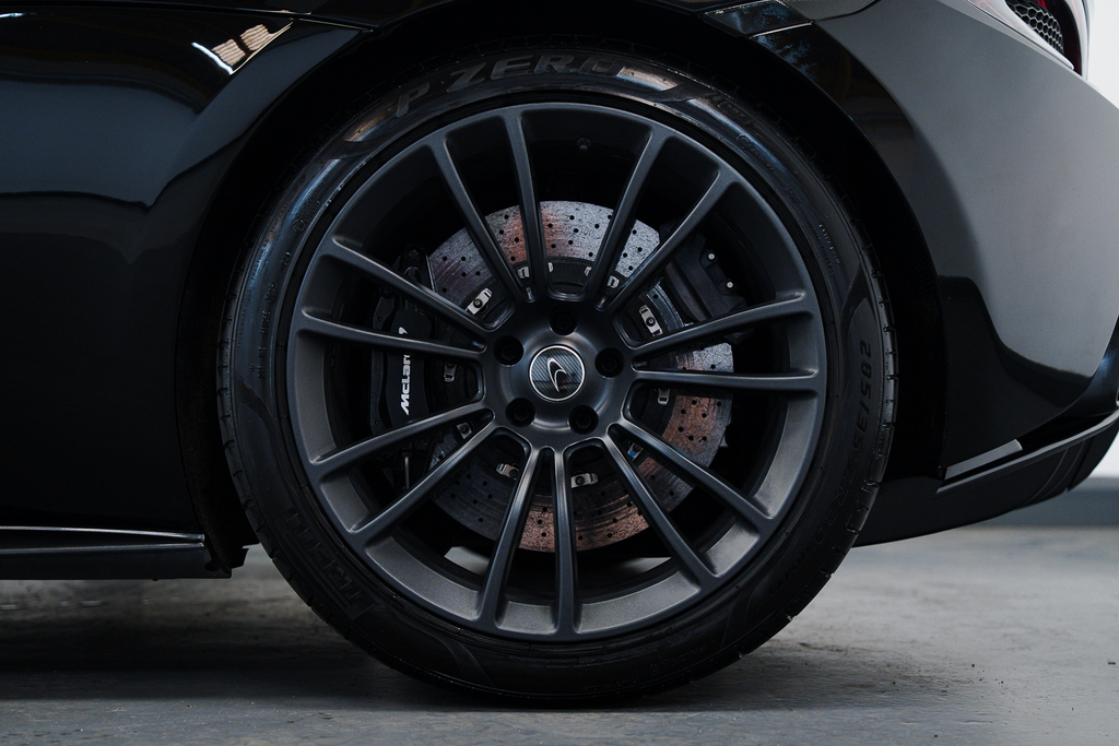 McLaren 570S  Black #30