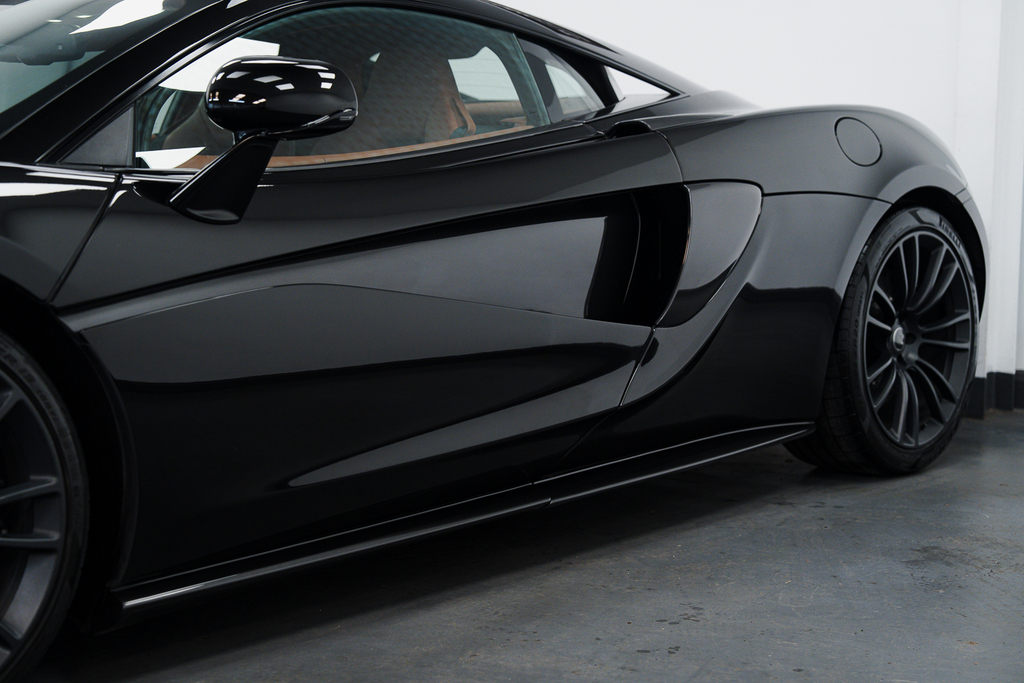 McLaren 570S  Black #23