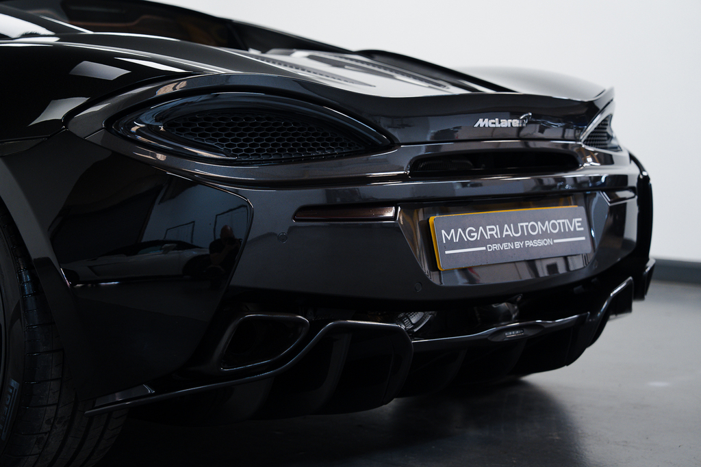 McLaren 570S  Black #18