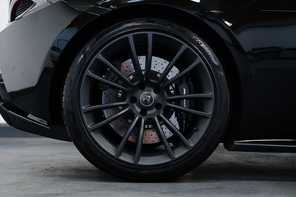McLaren 570S  Black #32