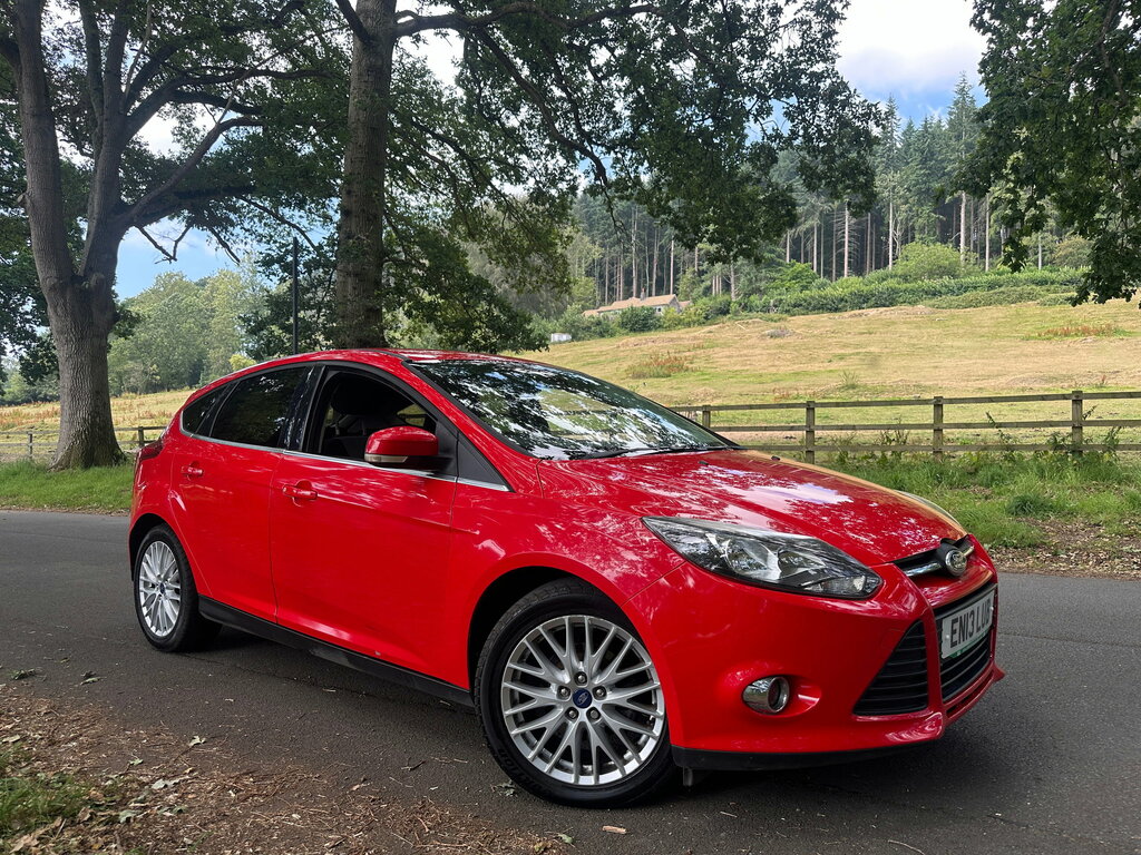 Ford Focus 1.0T Ecoboost Zetec Hatchback Eu Red