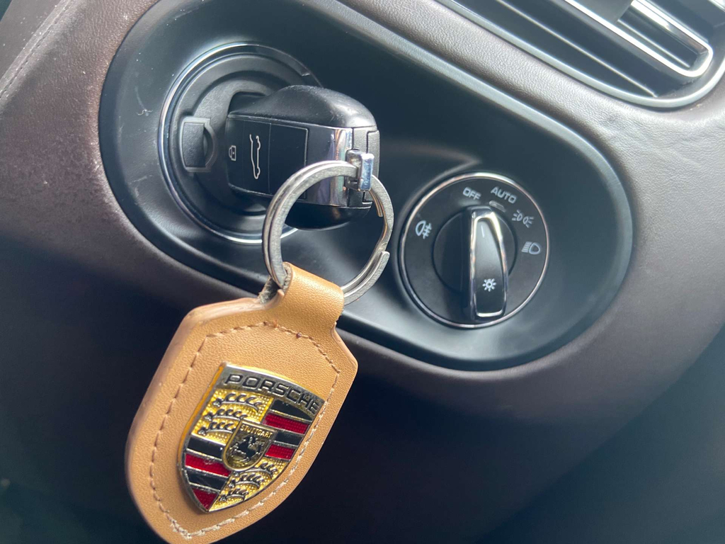 Porsche Macan Grey #62