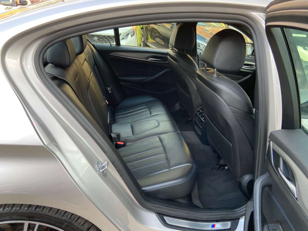 BMW 5 Series Saloon 3.0 Blue #16