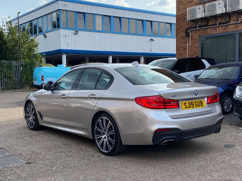 BMW 5 Series Saloon 3.0 Blue #10