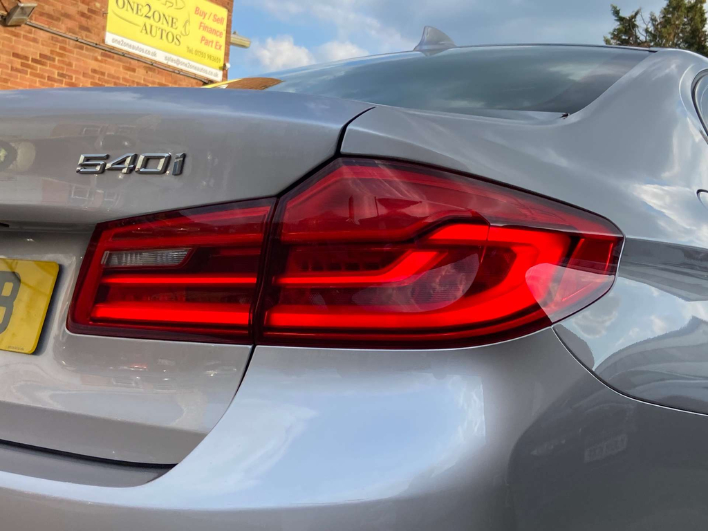 BMW 5 Series Saloon 3.0 Blue #31