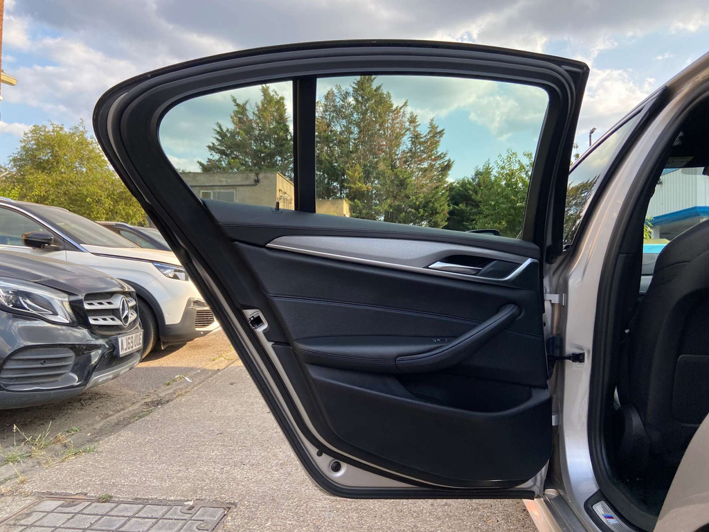 BMW 5 Series Saloon 3.0 Blue #43