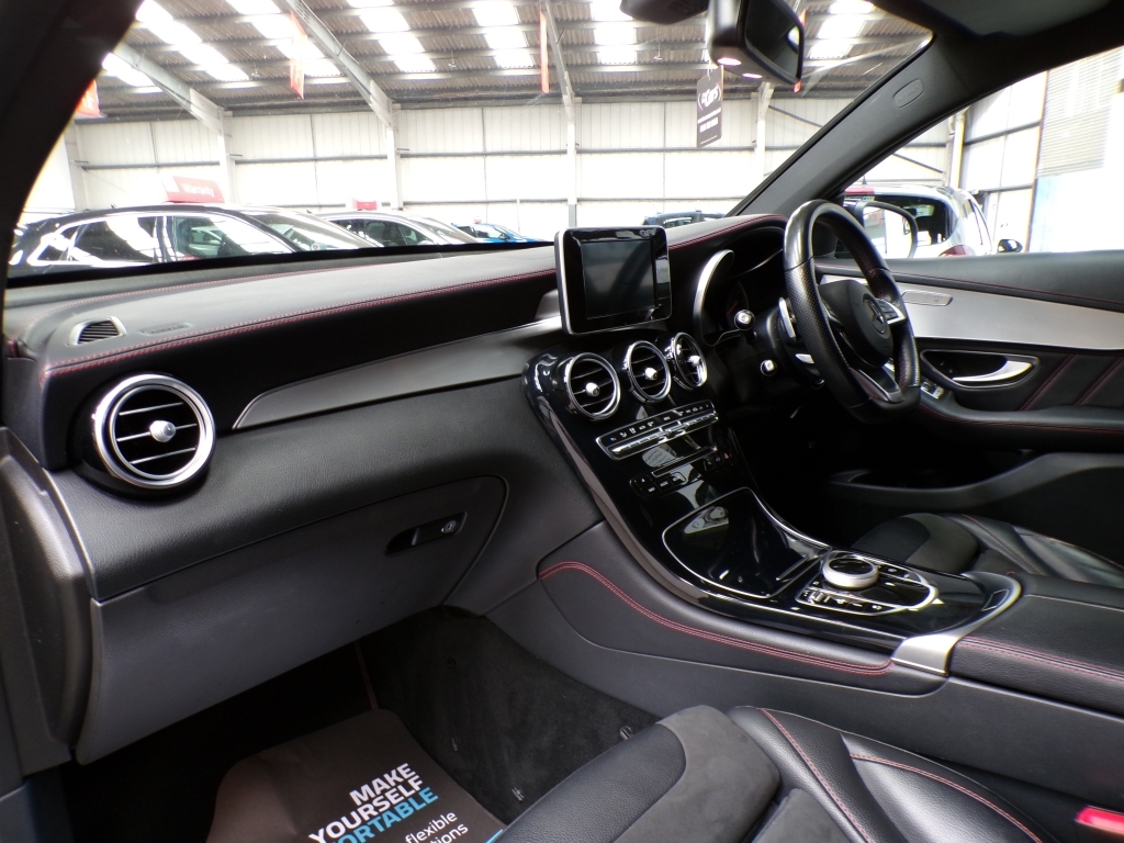 Mercedes-Benz GLC Class Mercedes-benz Estate 220D 4Matic Amg Line P White #20