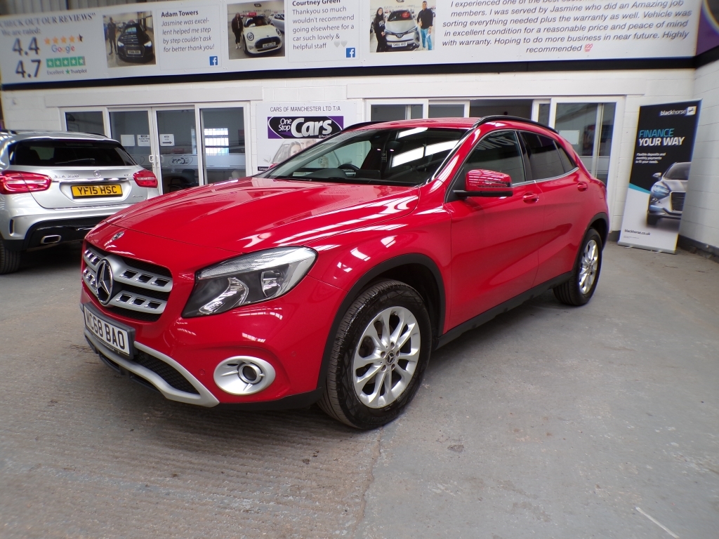 Mercedes-Benz GLA Class 1.6 Gla 200 Se Executive Red #3