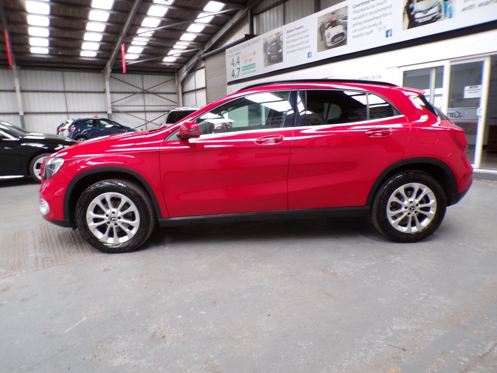 Mercedes-Benz GLA Class 1.6 Gla 200 Se Executive Red #4