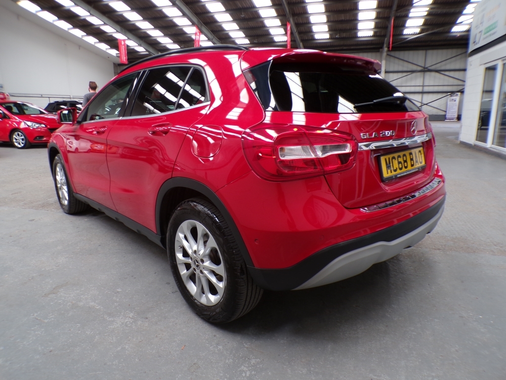 Mercedes-Benz GLA Class 1.6 Gla 200 Se Executive Red #5