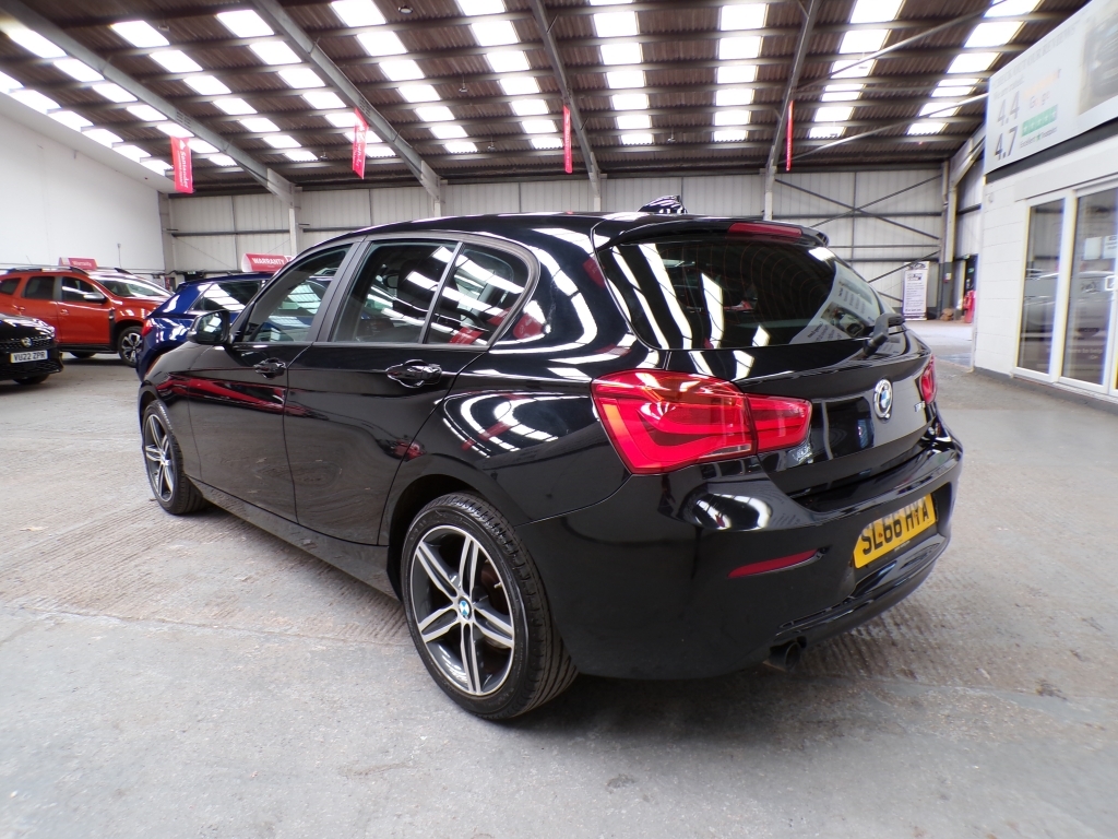 BMW 1 Series 1.5 118I Sport Black #4