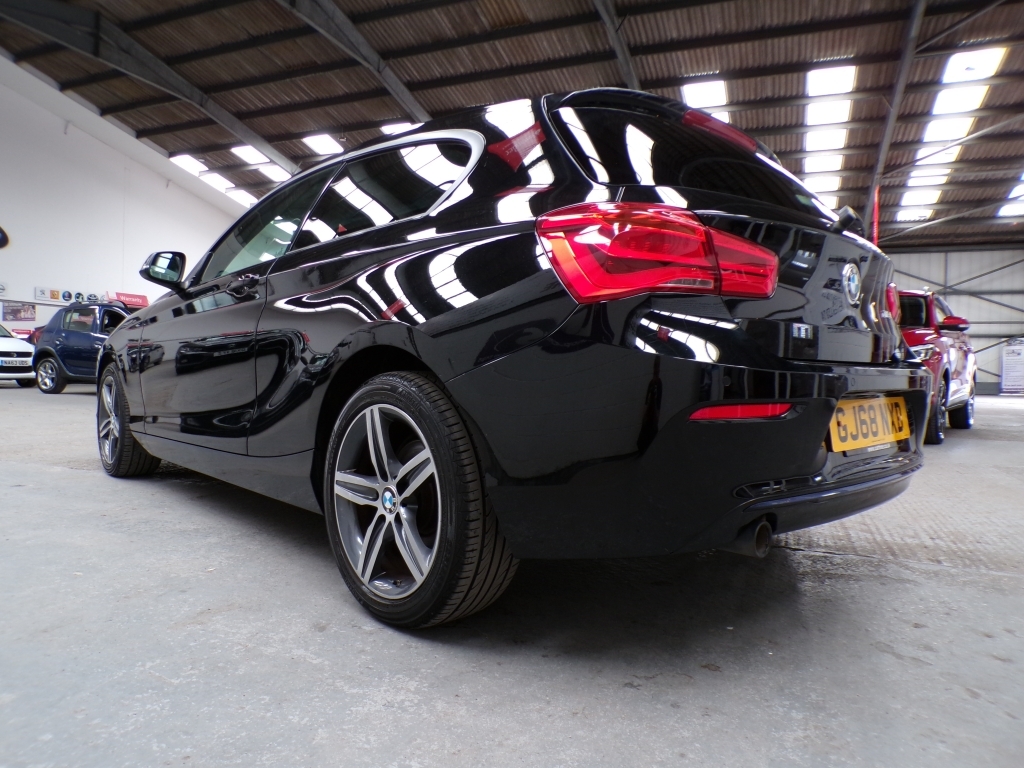 BMW 1 Series 1.5 118I Sport GJ68NXD Black