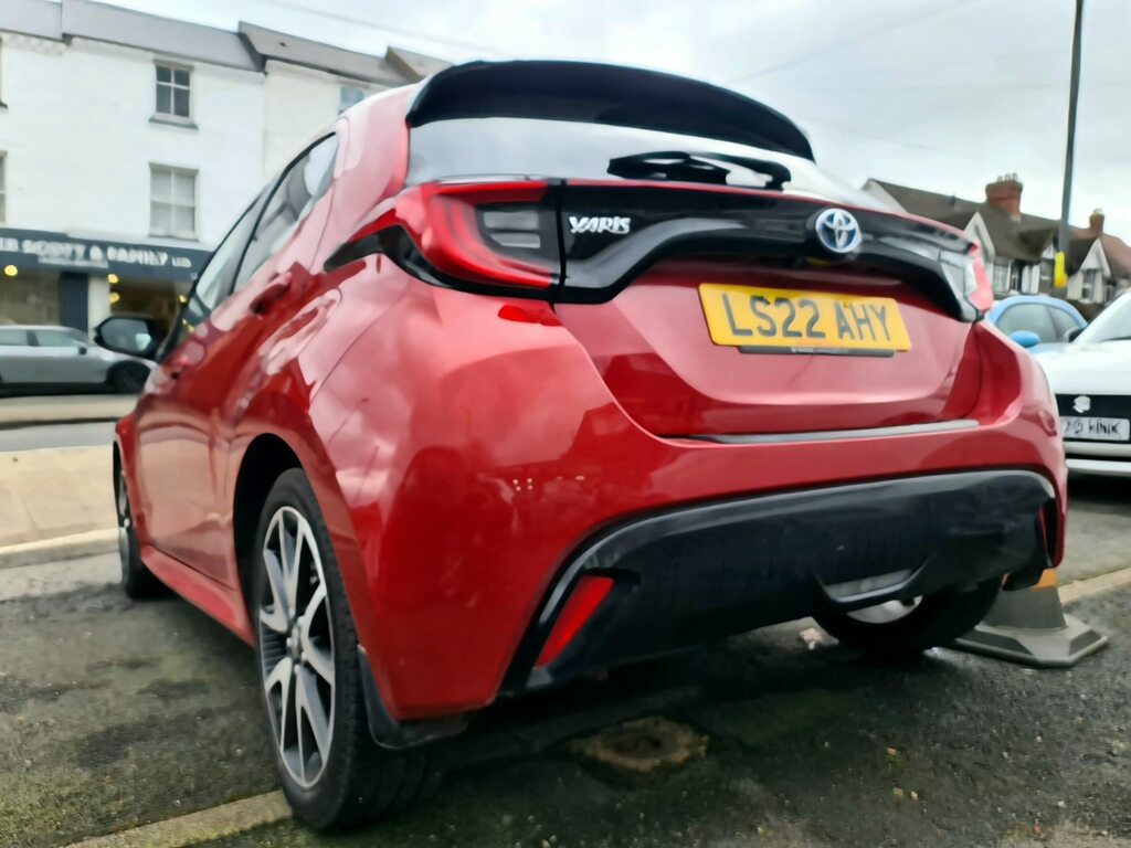 Toyota Yaris 1.5 Vvt-h Dynamic E-cvt Euro 6 S S LS22AHY Red #4