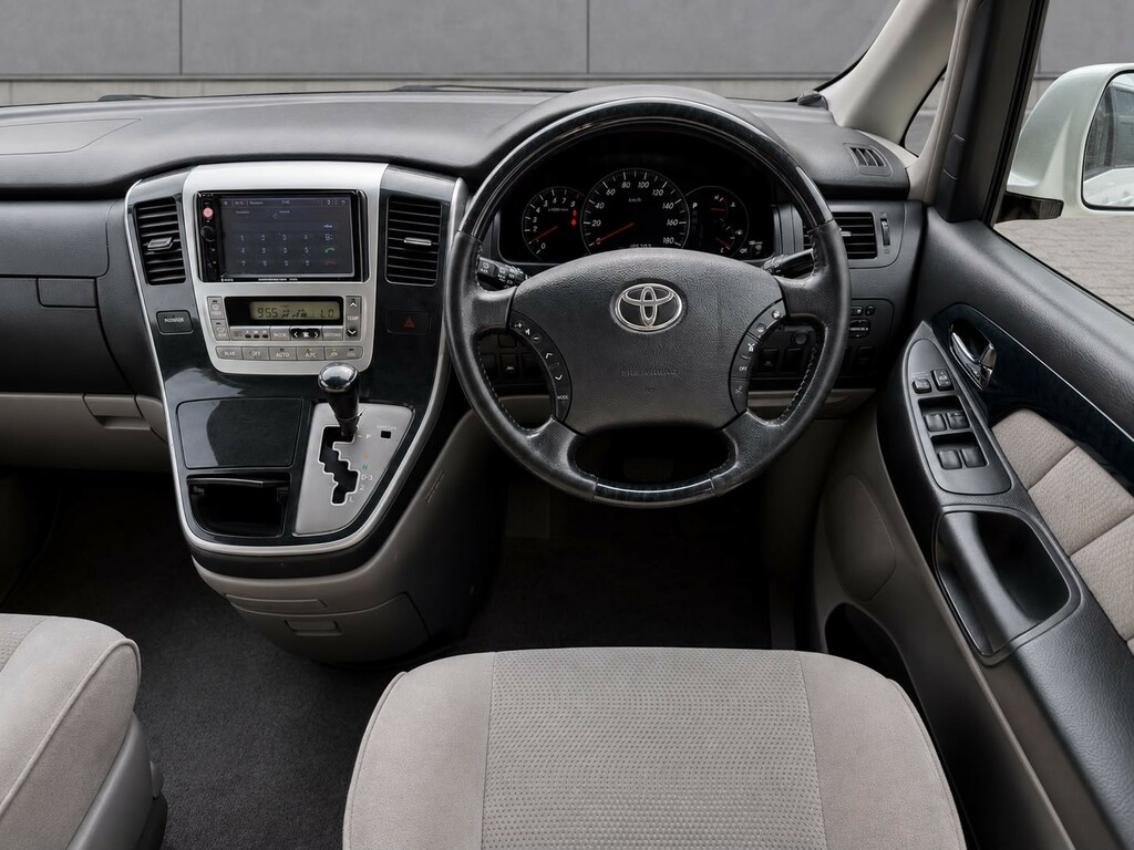 Toyota Alphard #9