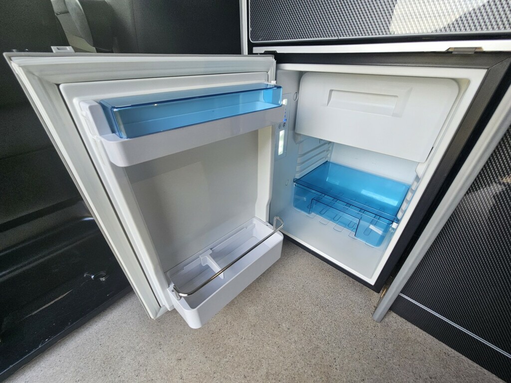 Volkswagen Campervan 2.0L Toilet Kitchen 2 Berth Grey #17