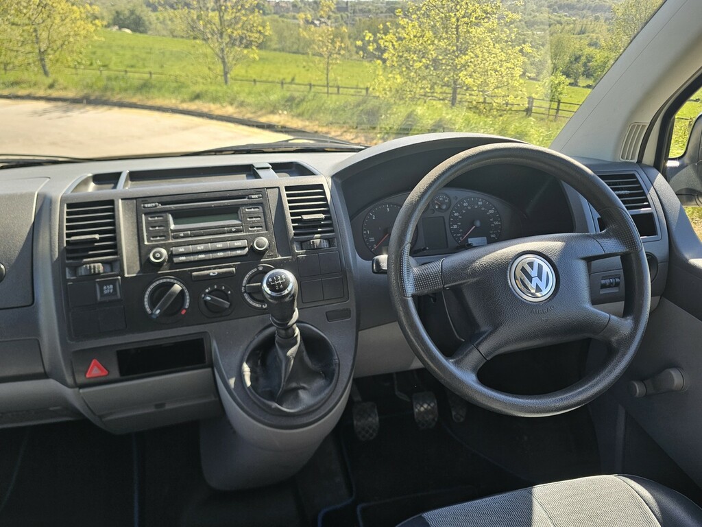 Volkswagen Campervan 2.5L Cr35 White #24