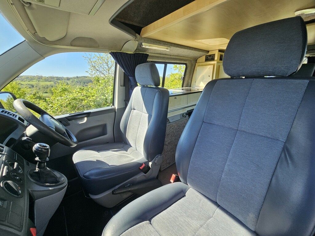 Volkswagen Campervan 2.5L Cr35 White #18