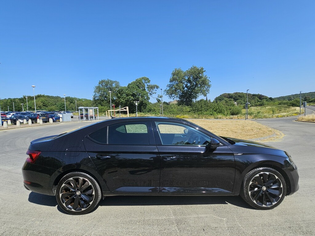 Skoda Superb 2023 1.4 Tsi Iv 13Kwh Laurin Klement Estate Black #12
