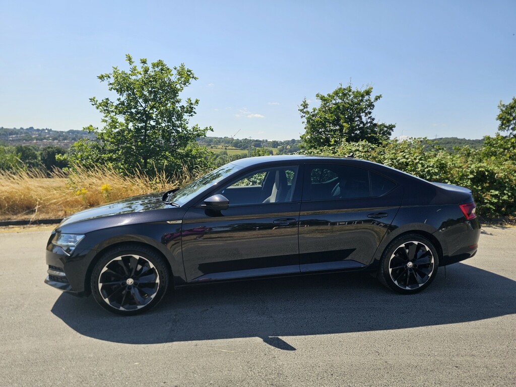 Skoda Superb 2023 1.4 Tsi Iv 13Kwh Laurin Klement Estate Black #11