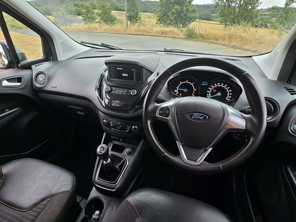 Ford Transit Courier 1.5 Tdci Sport Black #4