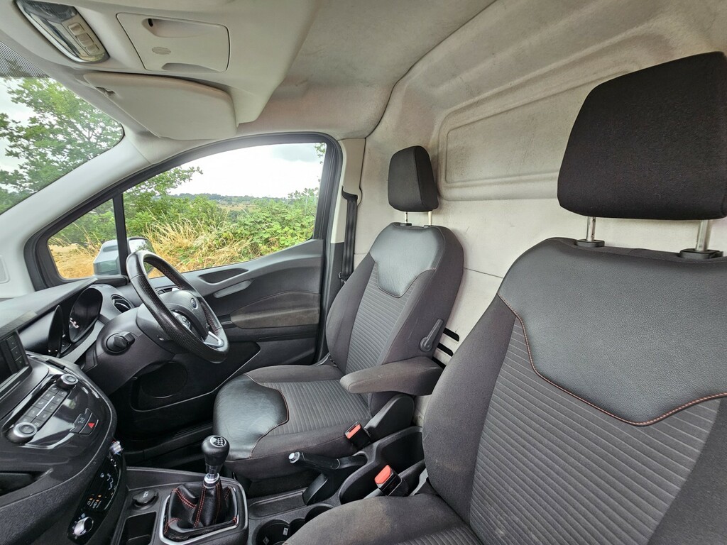 Ford Transit Courier 1.5 Tdci Sport Black #2