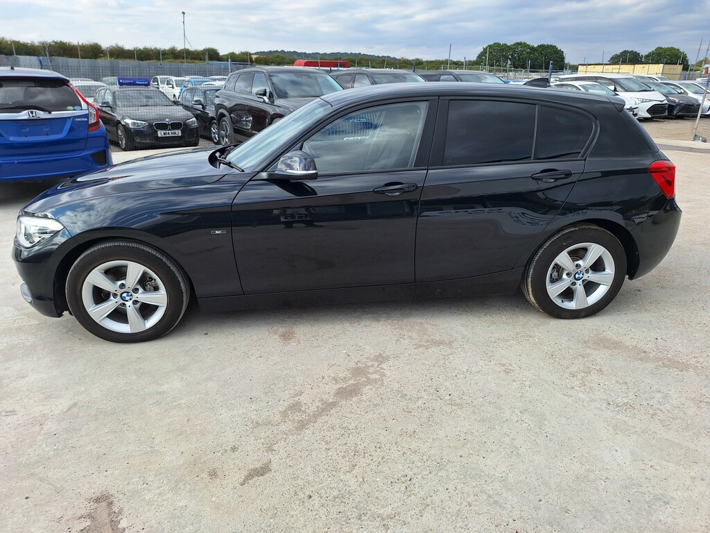 BMW 1 Series Hatchback 1.6 116I Sport 201512 Black #4