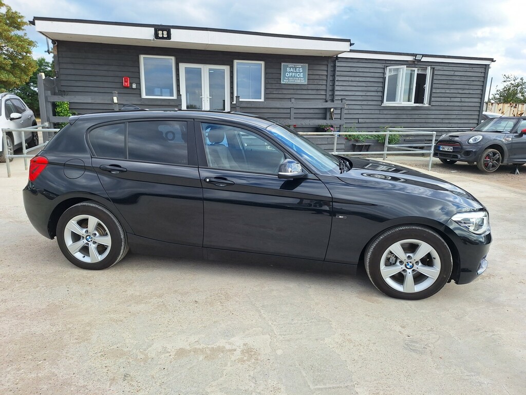 BMW 1 Series Hatchback 1.6 116I Sport 201512 Black #6