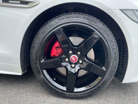 Jaguar XE R-sport Black #15
