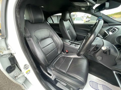 Jaguar XE R-sport Black #25