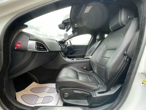 Jaguar XE R-sport Black #27