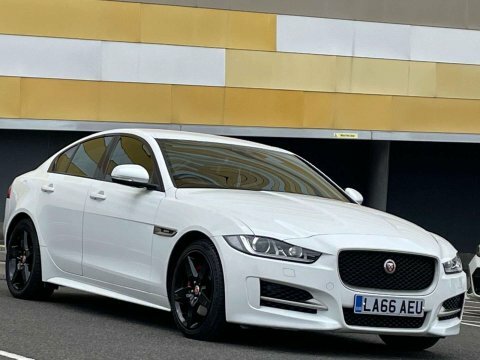 Jaguar XE R-sport Black #20