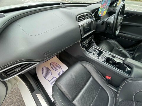 Jaguar XE R-sport Black #19
