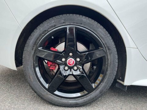 Jaguar XE R-sport Black #7