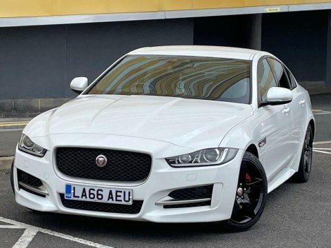 Jaguar XE 2.0D R-sport Saloon White #4