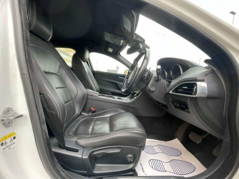 Jaguar XE R-sport Black #26