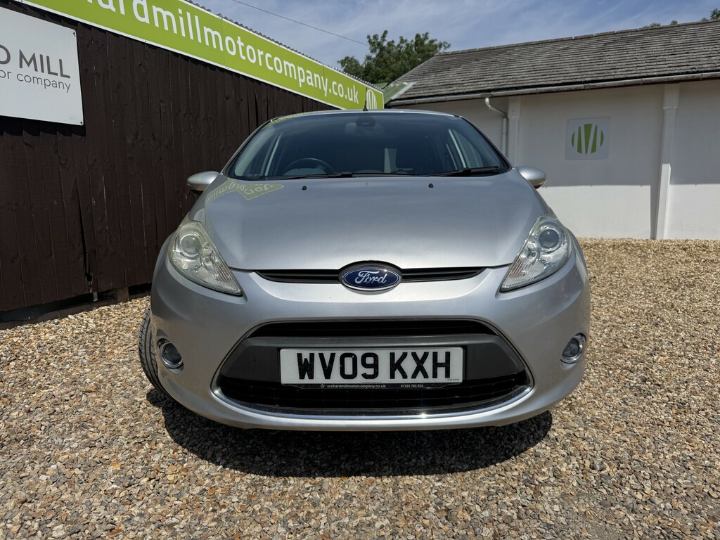 Ford Fiesta Hatchback 1.4 Titanium 2009 Silver #2