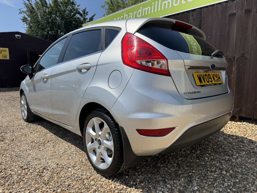 Ford Fiesta Hatchback 1.4 Titanium 2009 Silver #4