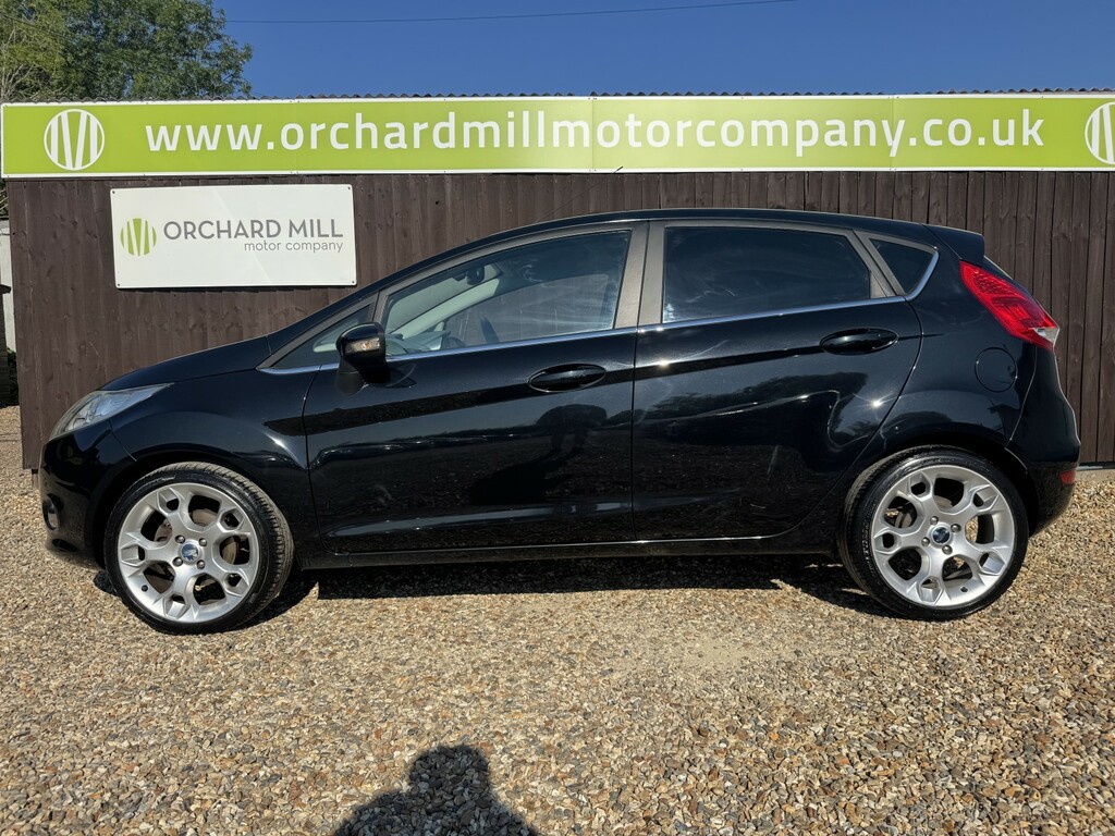 Ford Fiesta Hatchback 1.6 Titanium 2010 Black #3