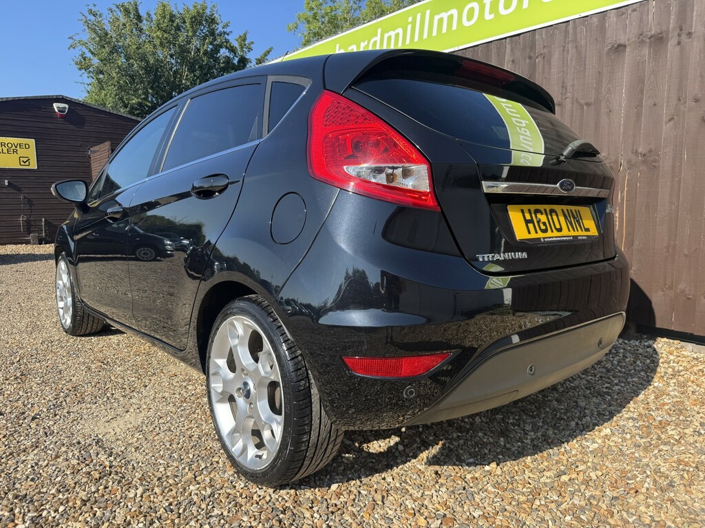 Ford Fiesta Hatchback 1.6 Titanium 2010 Black #4