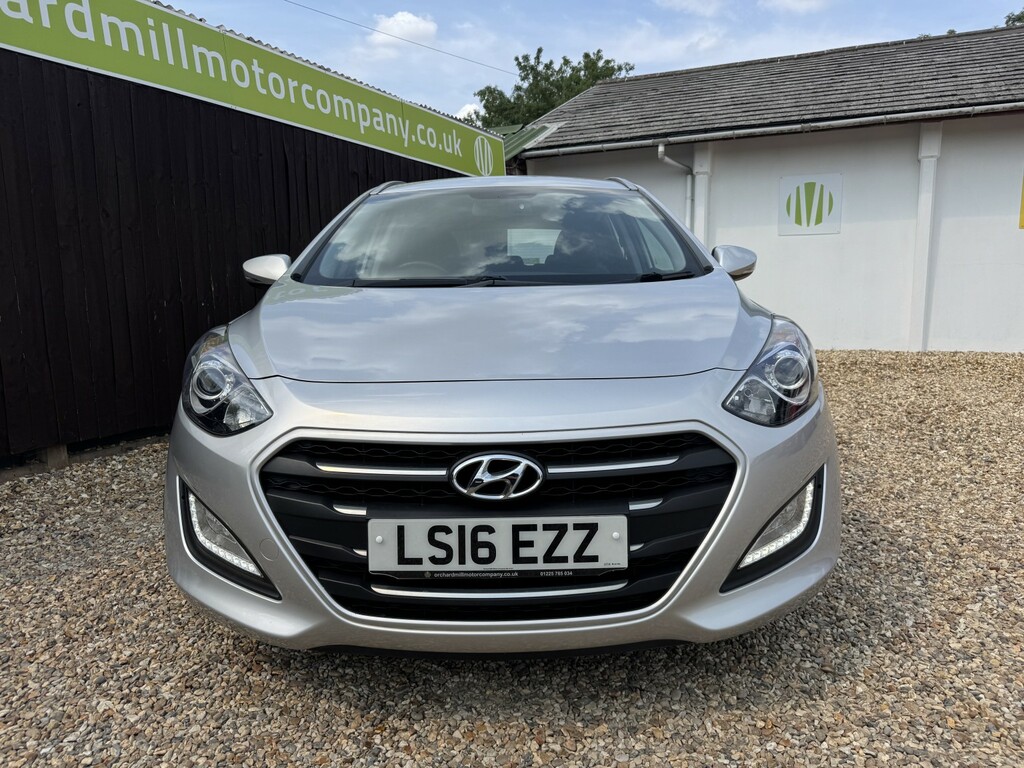 Hyundai I30 Estate 1.6 I30 Tr Se Nav 1.6 120Ps 2016 Silver #2
