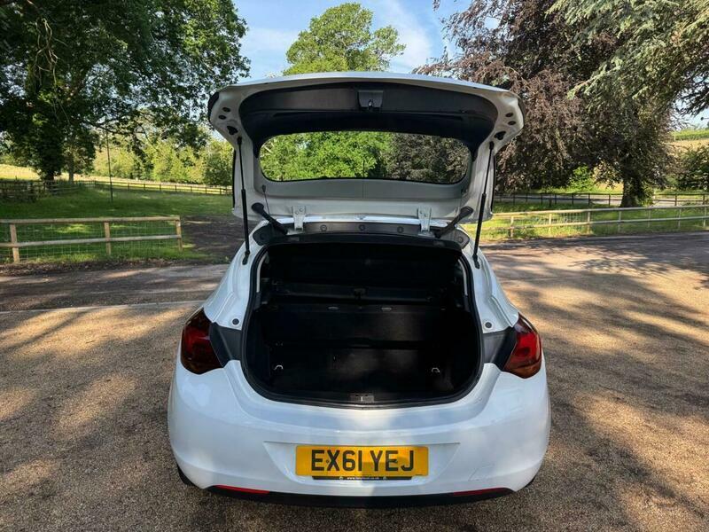 Vauxhall Astra White #24
